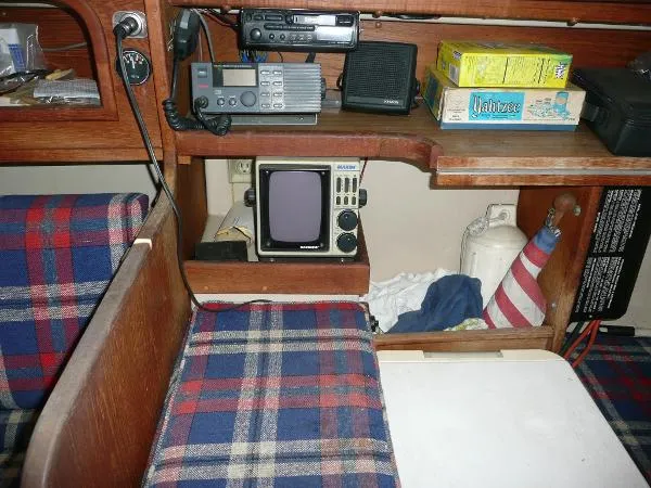Slide: The Image of Newport Sloop 1984 - 6