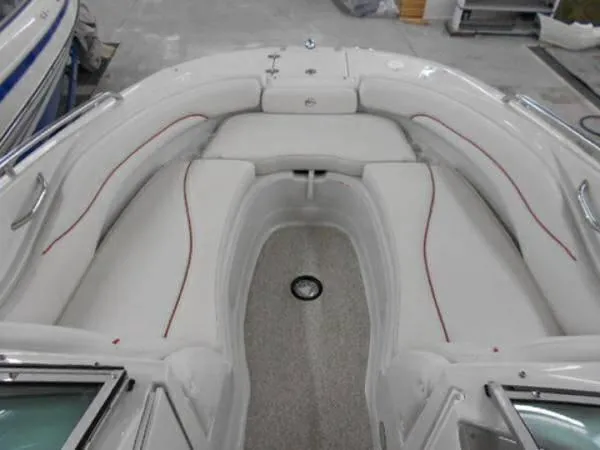 Slide: The Image of Crownline Boats 220 EX 2005 - 4