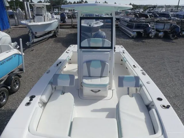 Slide: The Image of Robalo 246 Cayman 2022 - 14