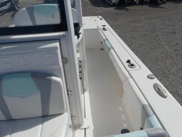 Slide: The Image of Robalo 246 Cayman 2022 - 17