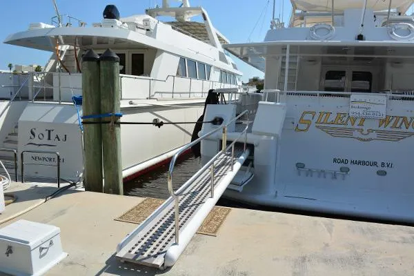 Slide: The Image of Derecktor Motor yacht 1990 - 5