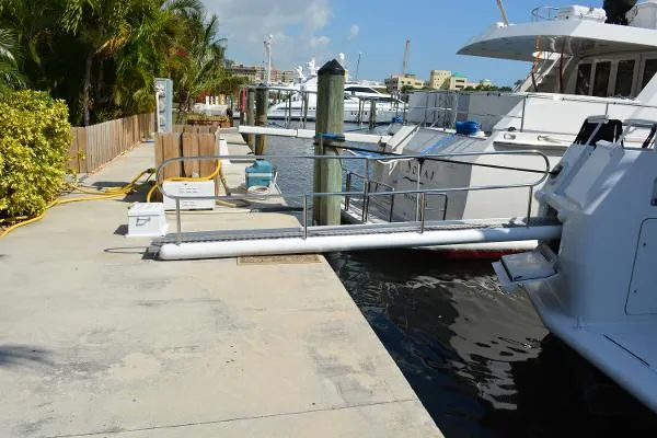 Slide: The Image of Derecktor Motor yacht 1990 - 7