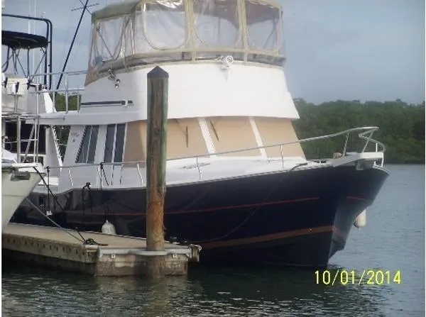 Slide: The Image of Mainship 350 Trawler 1999 - 4