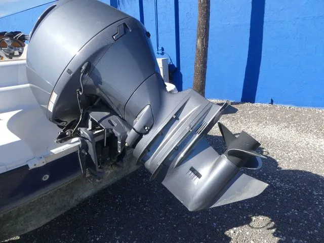 Slide: The Image of Hurricane SunDeck Sport 232 OB 2015 - 7