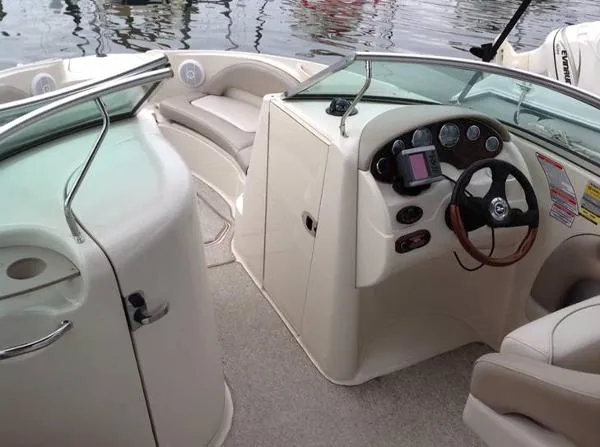 Slide: The Image of Sea Ray 220 Sundeck 2004 - 4