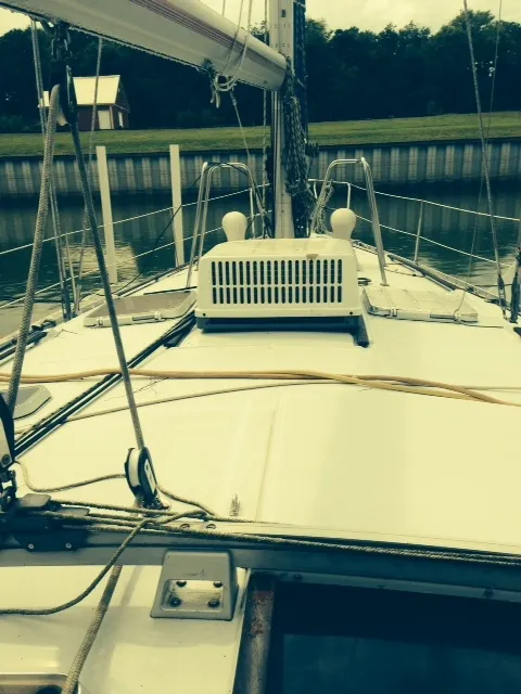 Slide: The Image of Beneteau 432 Moorings 1988 - 3
