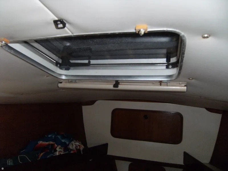 Slide: The Image of Beneteau 432 Moorings 1988 - 9