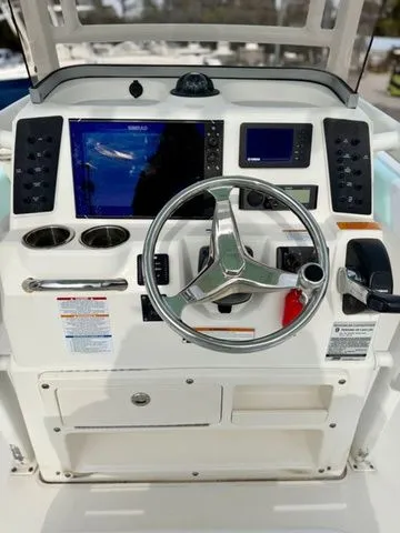 Slide: The Image of Robalo 246 Cayman 2018 - 10