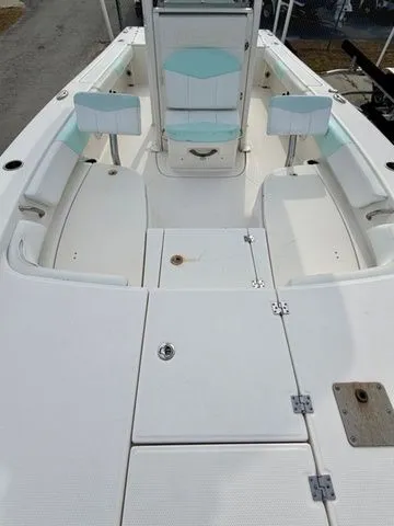 Slide: The Image of Robalo 246 Cayman 2018 - 13