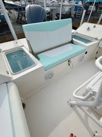 Slide: The Image of Robalo 246 Cayman 2018 - 15