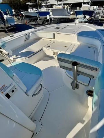 Slide: The Image of Robalo 246 Cayman 2018 - 6
