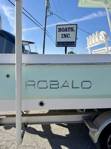 Slide: The Image of Robalo 246 Cayman 2018 - 7