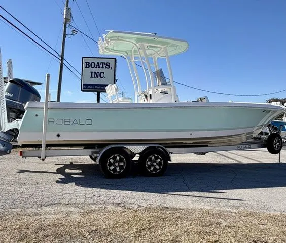 Slide: The Image of Robalo 246 Cayman 2018 - 8