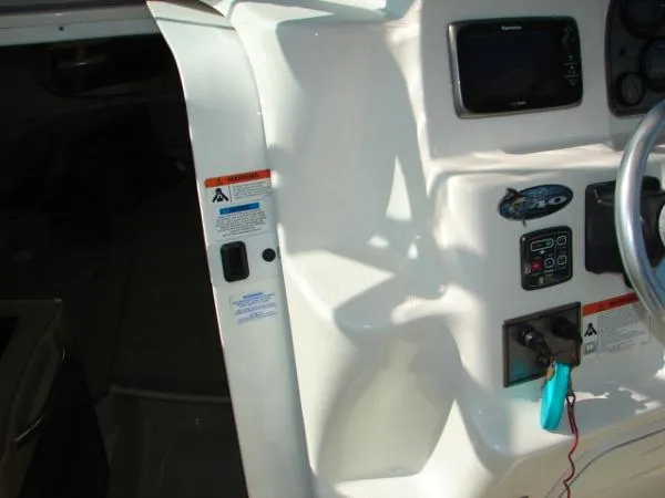 Slide: The Image of Aquasport 275 Explorer 2004 - 10