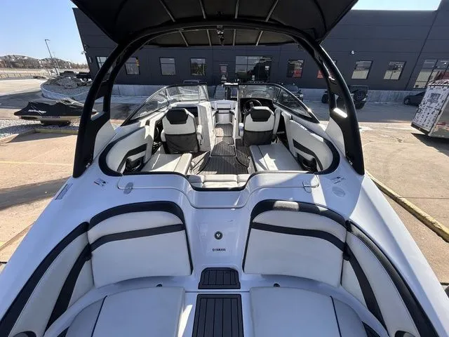 Slide: The Image of Yamaha 242 Limited S E-Series 2018 - 13