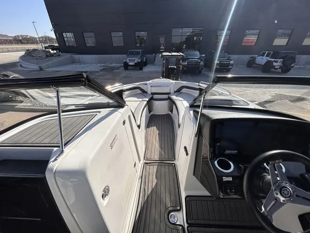 Slide: The Image of Yamaha 242 Limited S E-Series 2018 - 15