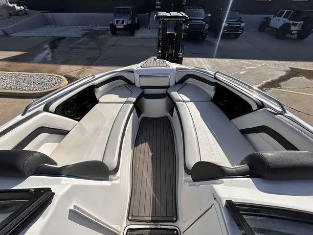 Slide: The Image of Yamaha 242 Limited S E-Series 2018 - 16