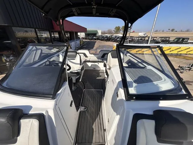 Slide: The Image of Yamaha 242 Limited S E-Series 2018 - 17