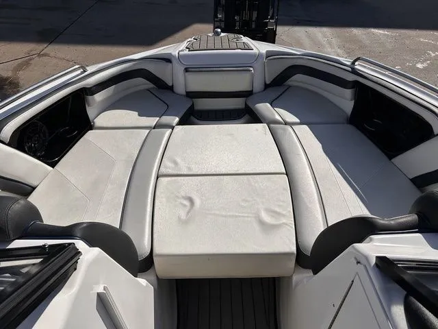 Slide: The Image of Yamaha 242 Limited S E-Series 2018 - 21