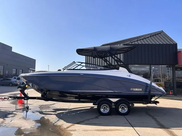 Slide: The Image of Yamaha 242 Limited S E-Series 2018 - 6