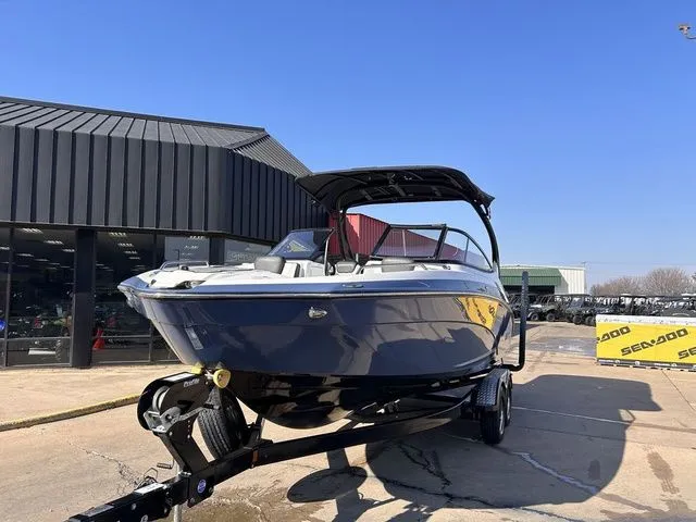 Slide: The Image of Yamaha 242 Limited S E-Series 2018 - 8