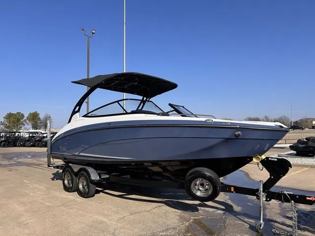 Slide: The Image of Yamaha 242 Limited S E-Series 2018 - 9