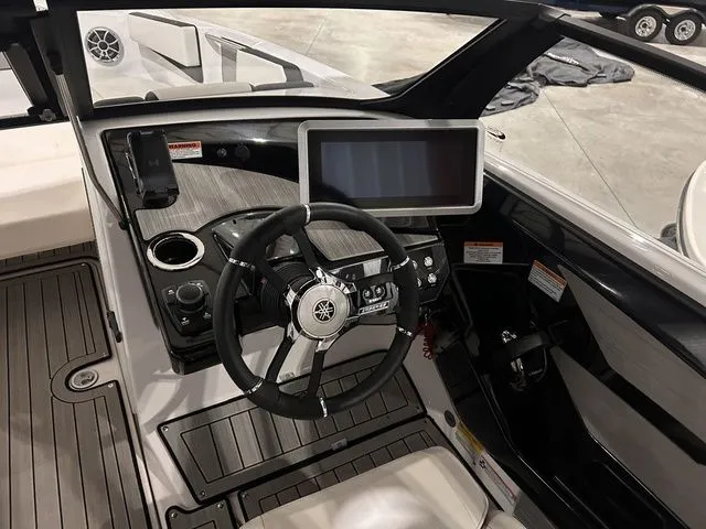 Slide: The Image of Yamaha 222SE 2024 - 17