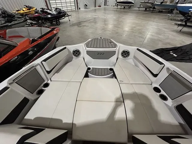 Slide: The Image of Yamaha 222SE 2024 - 18