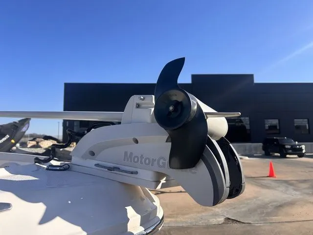 Slide: The Image of Chaparral 21 H2O Ski & Fish 2018 - 10