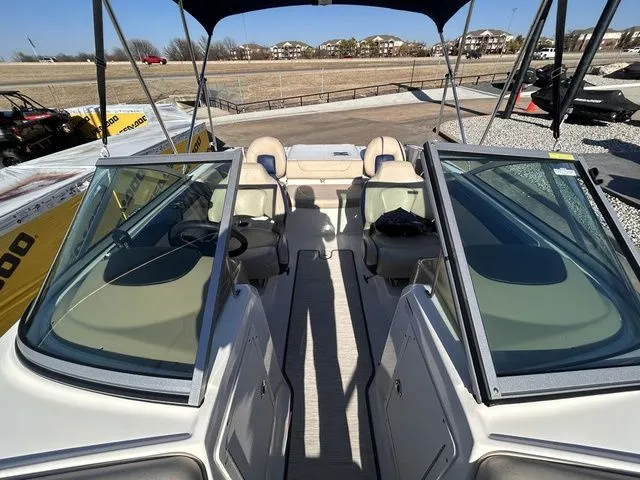 Slide: The Image of Chaparral 21 H2O Ski & Fish 2018 - 11