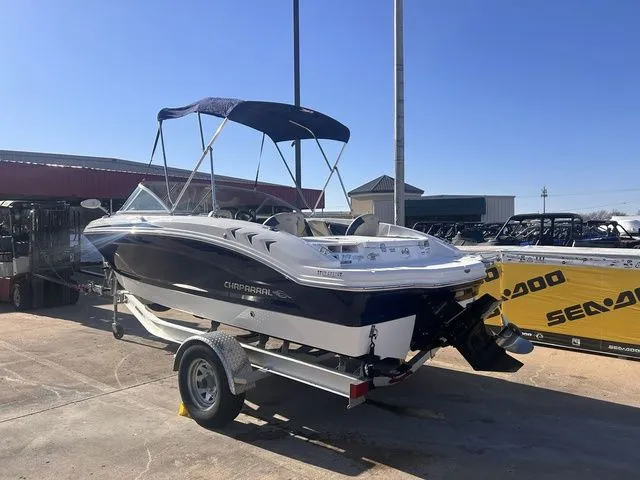 Slide: The Image of Chaparral 21 H2O Ski & Fish 2018 - 3