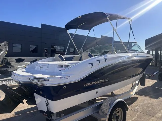 Slide: The Image of Chaparral 21 H2O Ski & Fish 2018 - 6