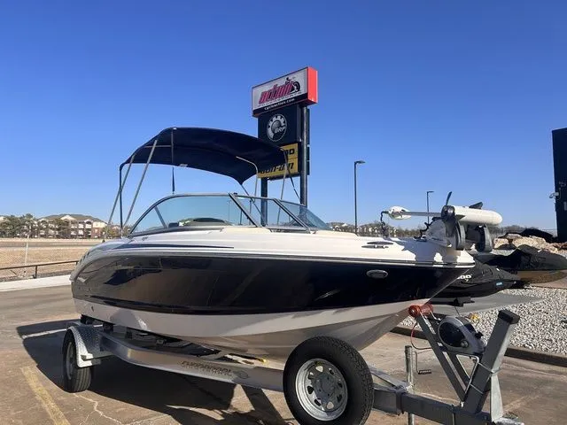 Slide: The Image of Chaparral 21 H2O Ski & Fish 2018 - 7