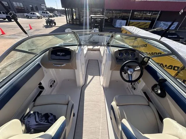 Slide: The Image of Chaparral 21 H2O Ski & Fish 2018 - 8