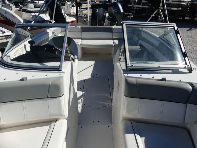 Slide: The Image of Bayliner 190 Bowrider 2013 - 10