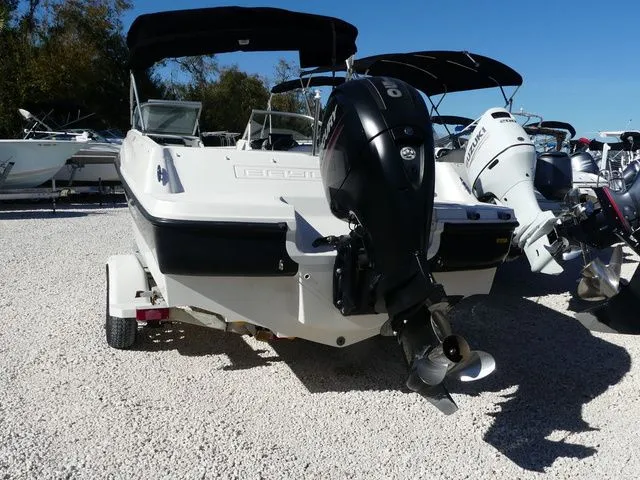 Slide: The Image of Bayliner 190 Bowrider 2013 - 4