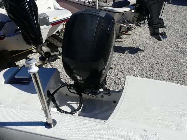 Slide: The Image of Bayliner 190 Bowrider 2013 - 5