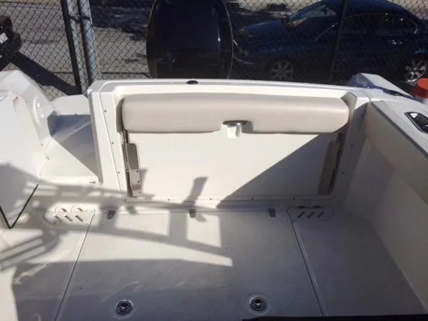 Slide: The Image of Boston Whaler 230 Vantage 2014 - 8