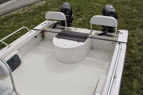 Slide: The Image of Twin Vee 26' CC 2005 - 6