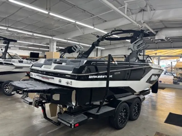 Slide: The Image of Malibu Wakesetter 23 MXZ 2026 - 4