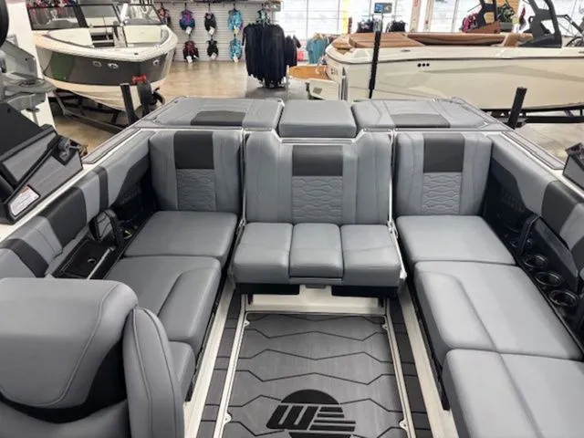 Slide: The Image of Malibu Wakesetter 23 MXZ 2026 - 8