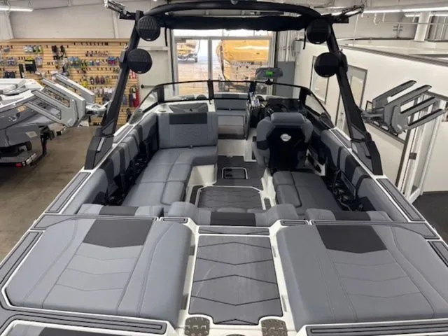 Slide: The Image of Malibu Wakesetter 23 MXZ 2026 - 9