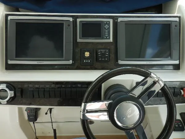 Slide: The Image of Sea Ray Sundancer 2010 - 10