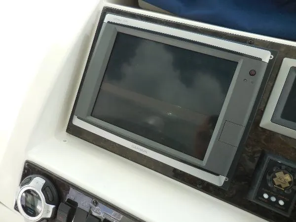 Slide: The Image of Sea Ray Sundancer 2010 - 11