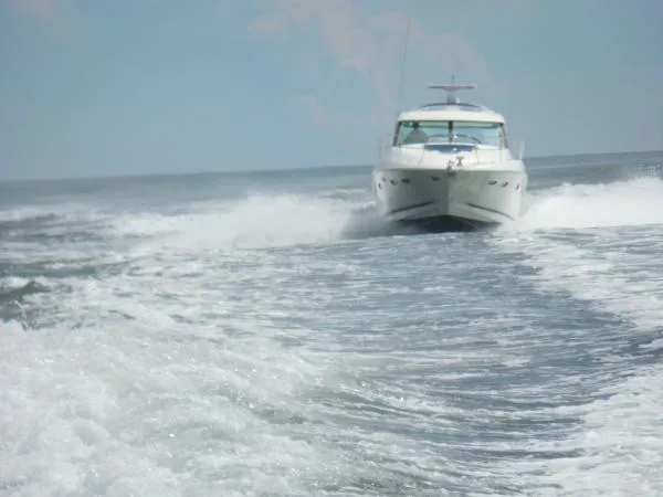 Slide: The Image of Sea Ray Sundancer 2010 - 6