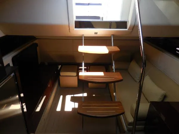 Slide: The Image of Sea Ray Sundancer 2010 - 8