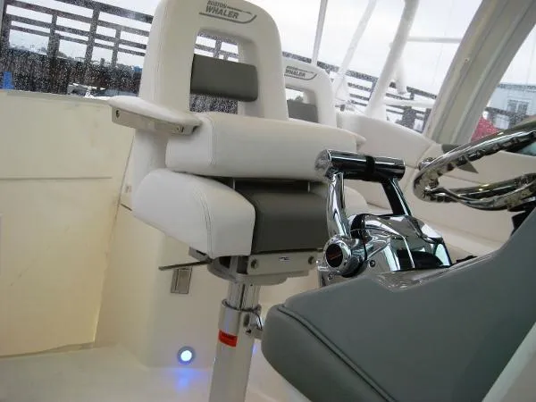 Slide: The Image of Boston Whaler 345 Conquest - Certified Preowned 2013 - 4