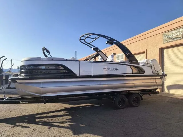 The Image of Avalon Excalibur LTD Quad Lounge Shift 25 FT 2026 - 1