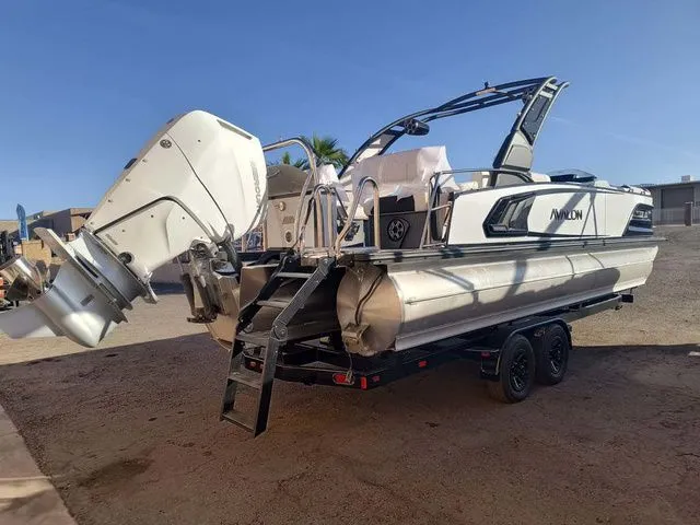 Slide: The Image of Avalon Excalibur LTD Quad Lounge Shift 25 FT 2026 - 2