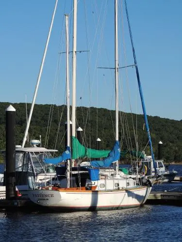 Slide: The Image of Cape Dory 30 1976 - 3
